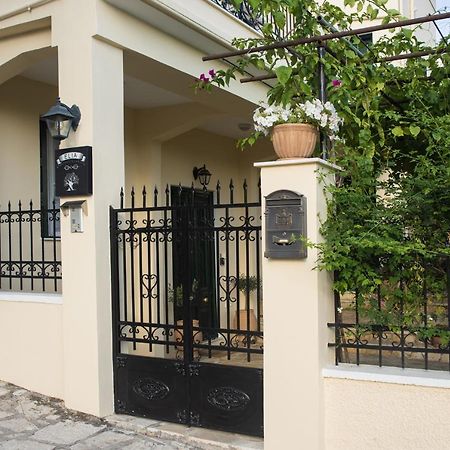 Elia Apartments Chrisso Делфи Екстериор снимка