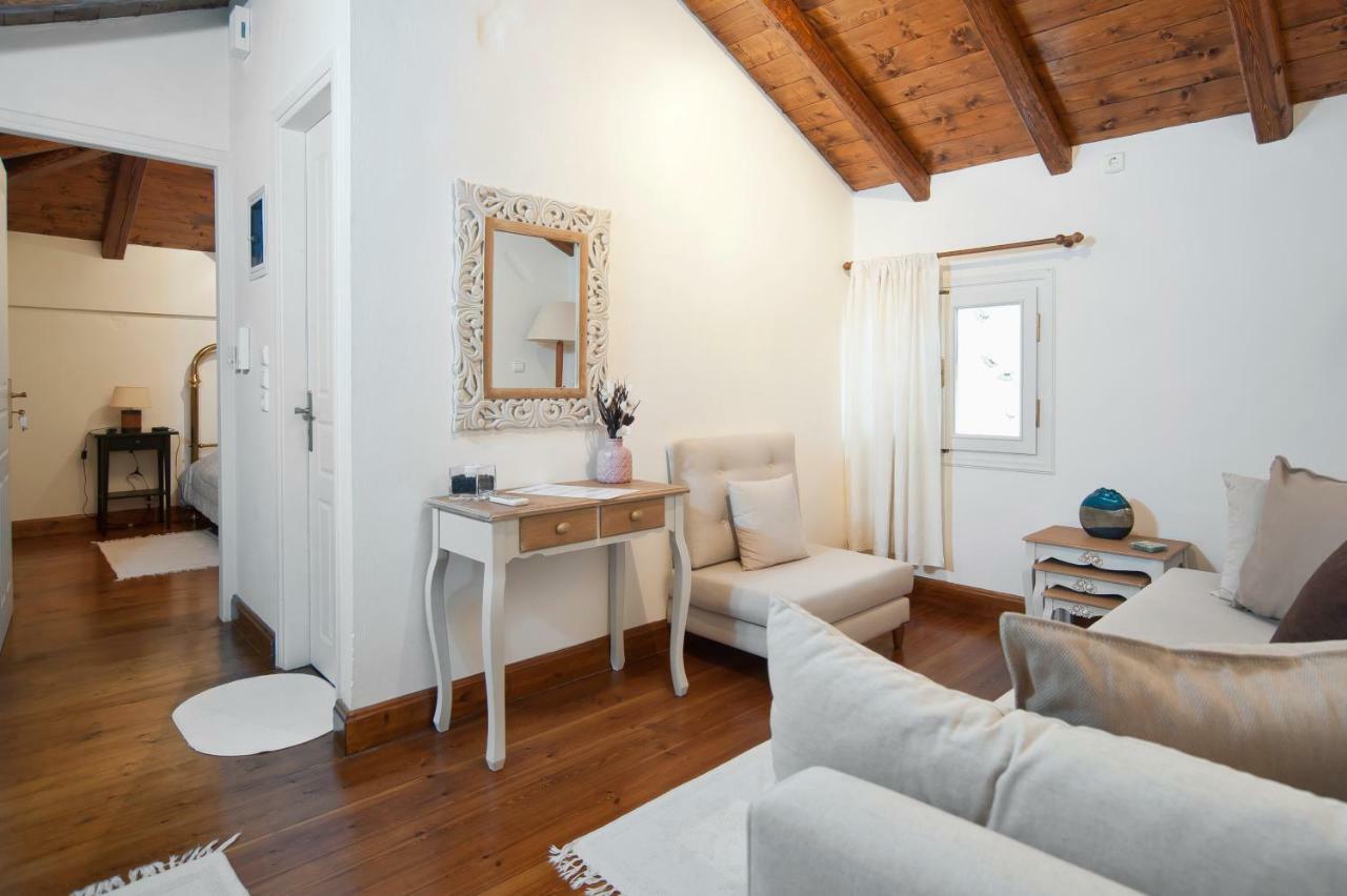 Elia Apartments Chrisso Делфи Екстериор снимка