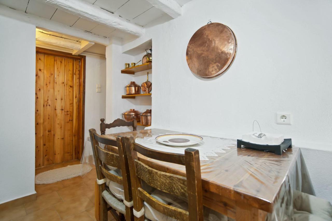 Elia Apartments Chrisso Делфи Екстериор снимка