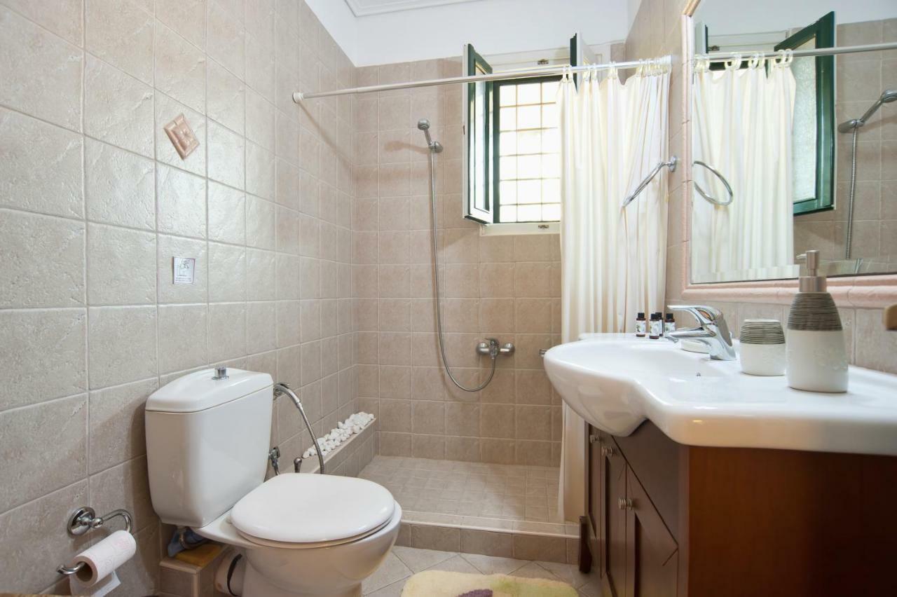 Elia Apartments Chrisso Делфи Екстериор снимка