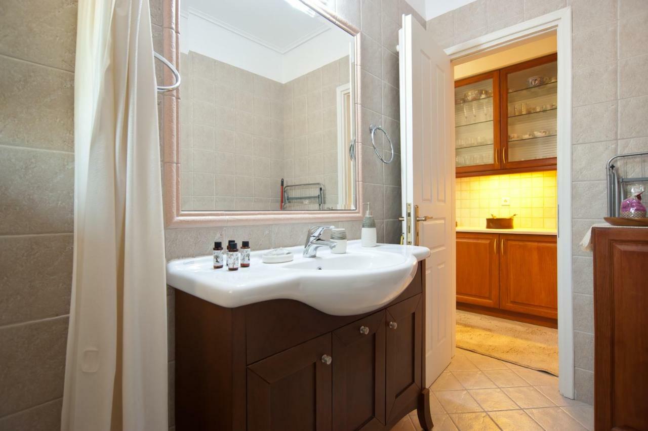 Elia Apartments Chrisso Делфи Екстериор снимка