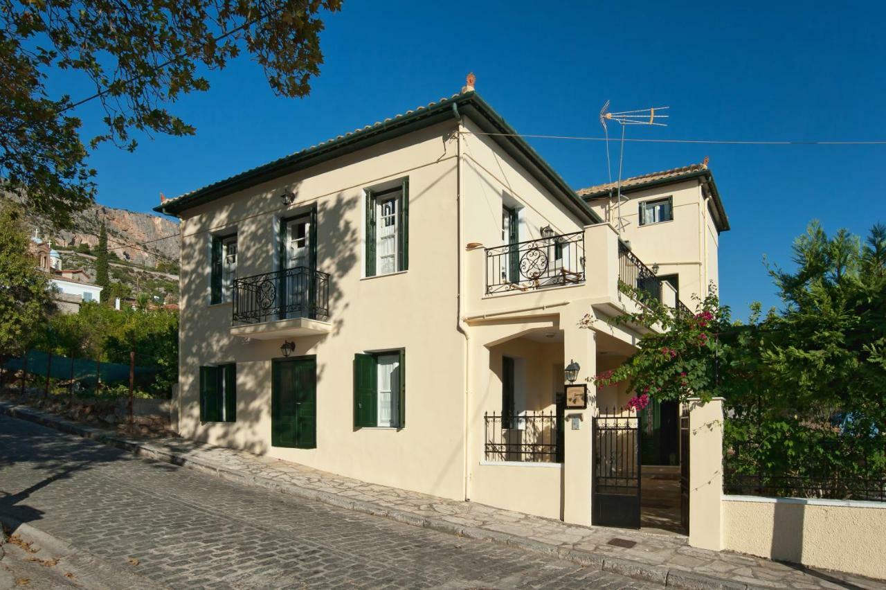 Elia Apartments Chrisso Делфи Екстериор снимка