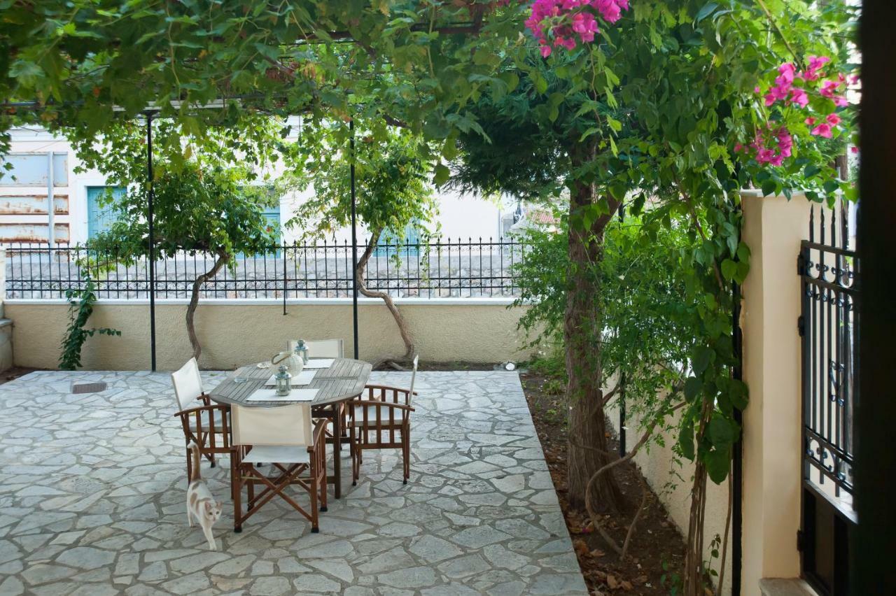 Elia Apartments Chrisso Делфи Екстериор снимка