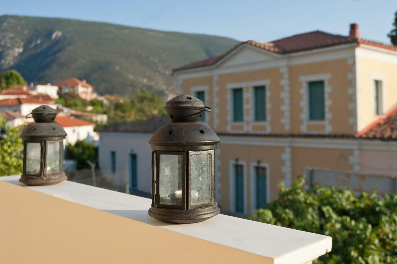 Elia Apartments Chrisso Делфи Екстериор снимка