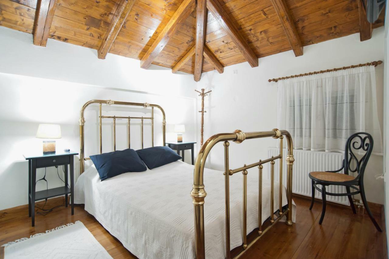 Elia Apartments Chrisso Делфи Екстериор снимка