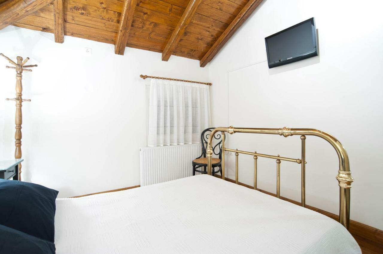 Elia Apartments Chrisso Делфи Екстериор снимка